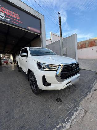 TOYOTA HILUX 2.8 D-4D TURBO DIESEL CD SRX 4X4 AUTOMÁTICO